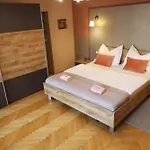 Arena Апартаменты *